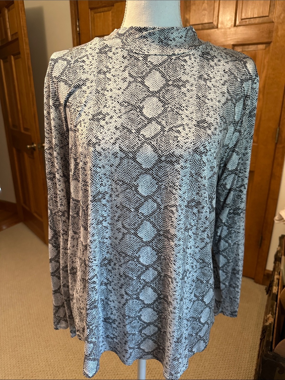 Maurice’s 24/7 Women's Long Sleeve Snake Print Top - Black & White XL never worn